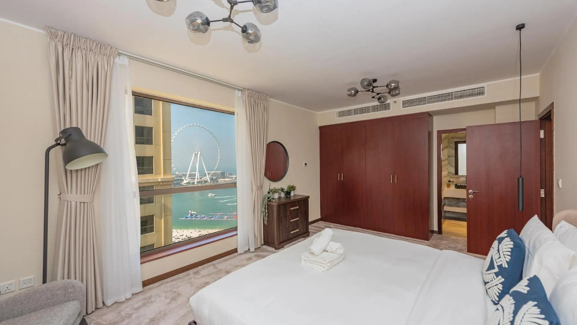 Rimal 4, Jbr- Elegant 2 Br Apartment Dubai