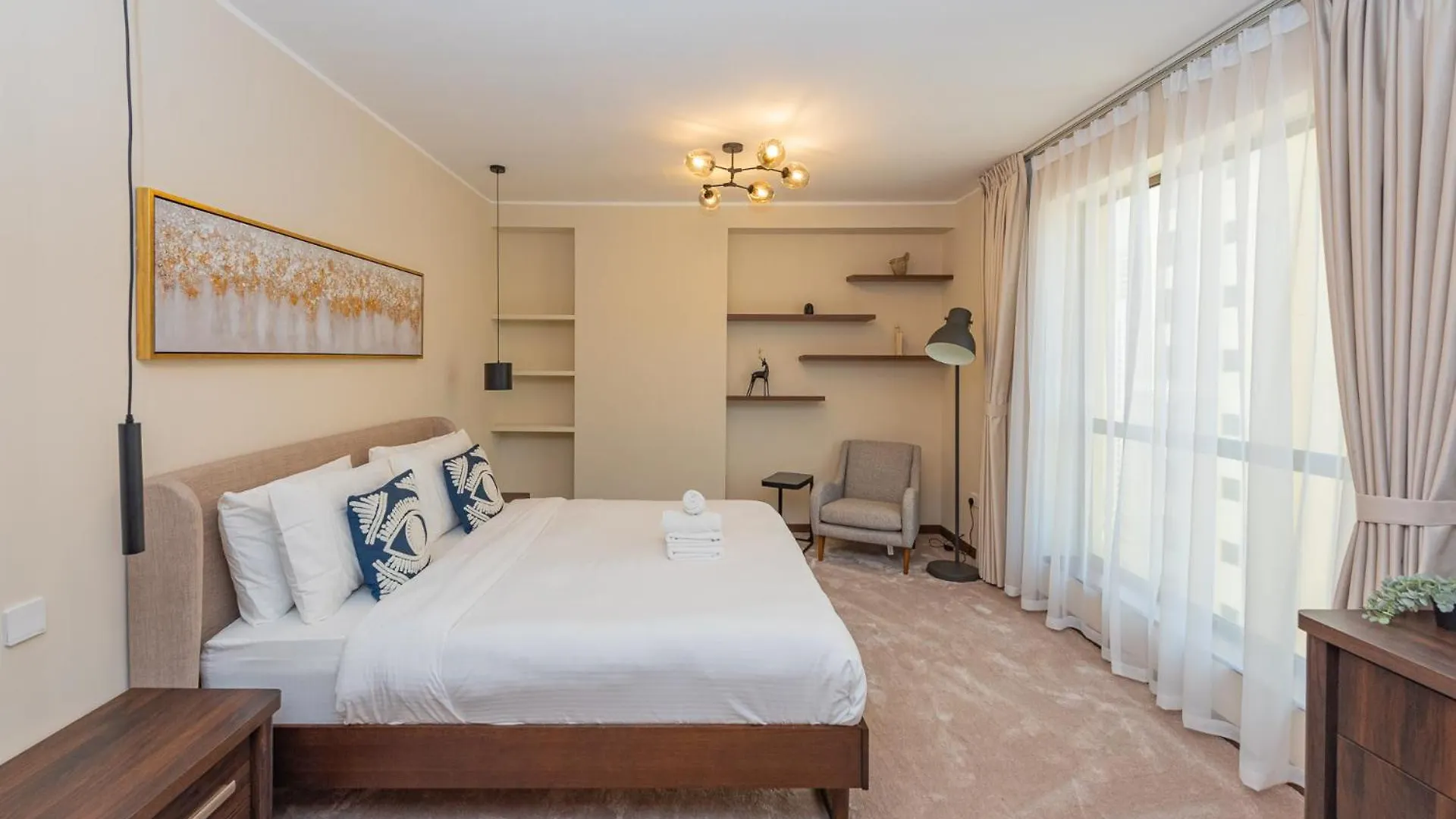 Rimal 4, Jbr- Elegant 2 Br Apartment Dubai